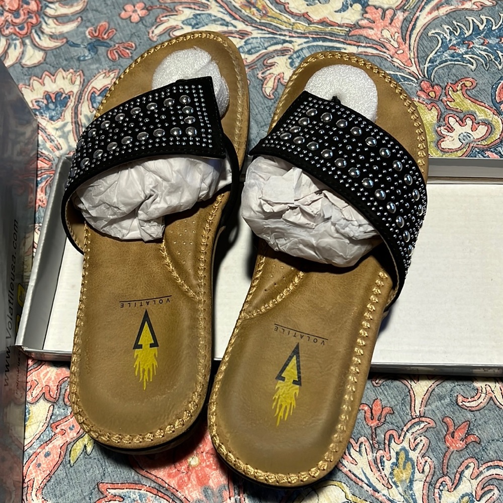 VOLATILE Temptress style flip flops
